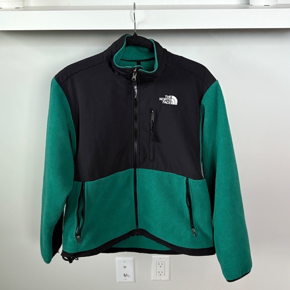 Women’s The Northface Retro Denali Jacket - Picture 3 of 14